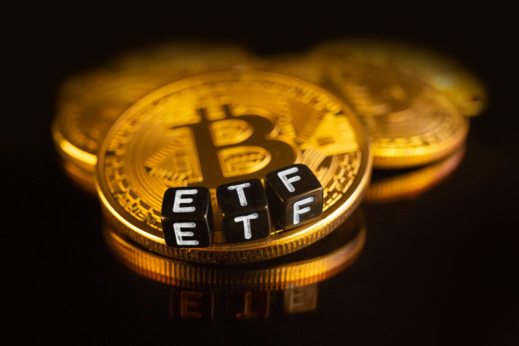 现货比特币 ETF 表现优于传统基金，加密生态系统期待以太坊 ETF 的推出缩略图